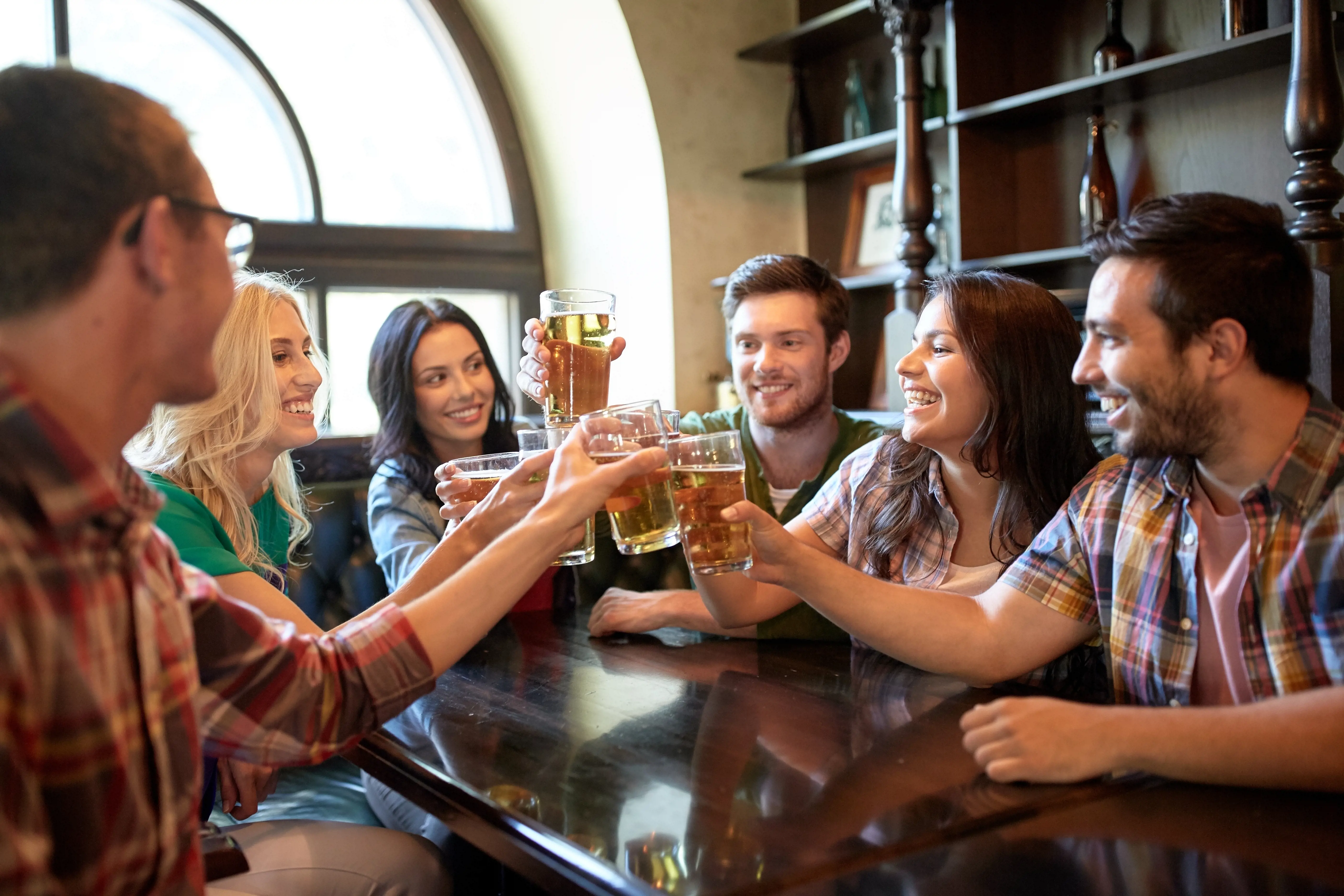 friends in pub 